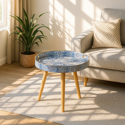 Table basse ronde de salon Azura dans un intérieur lumineux au style bohème chic.