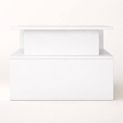 Table basse blanche au design structuré avec plateau épuré et niche centrale, table basse de salon moderne