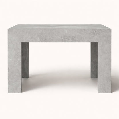 Table basse grise au design minéral, lignes épurées et structure massive, idéale comme table basse de salon moderne.